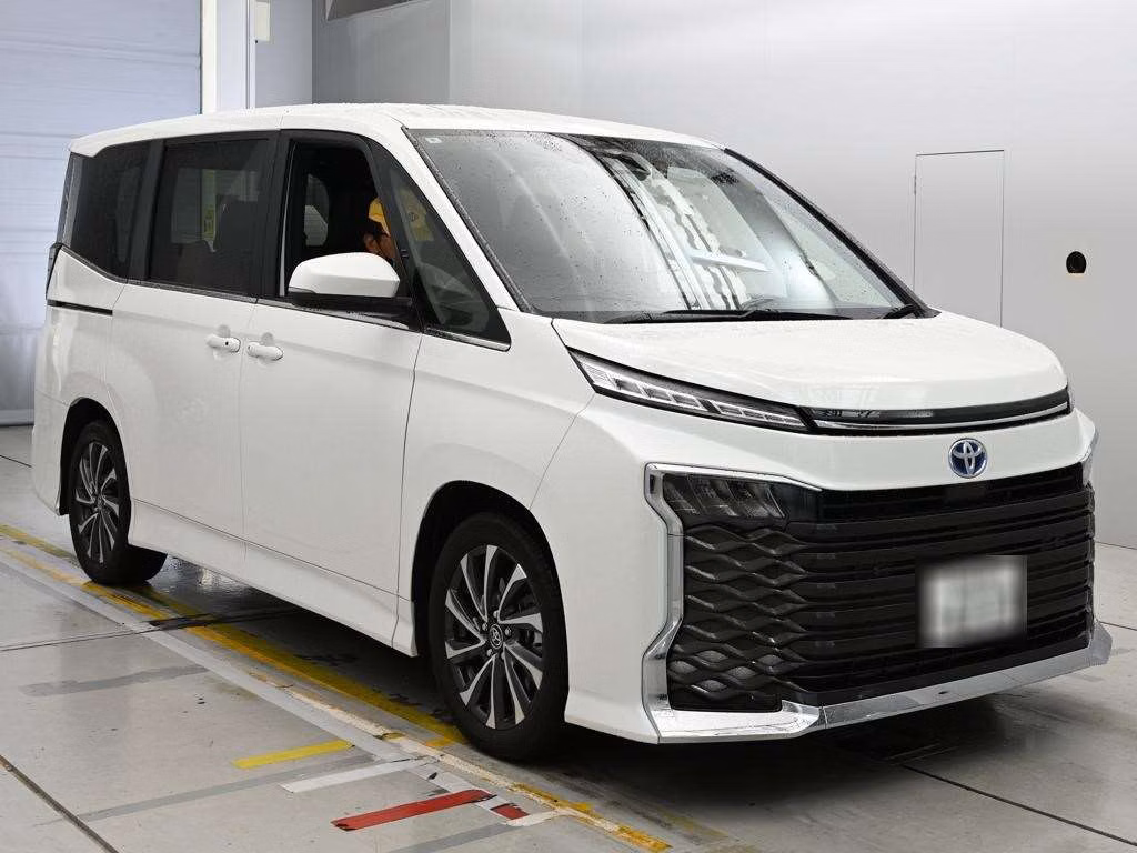 TOYOTA VOXY