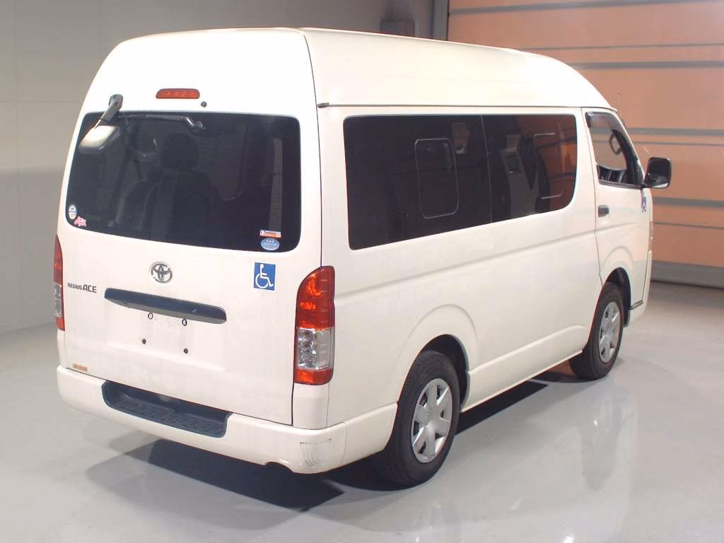TOYOTA REGIUS ACE