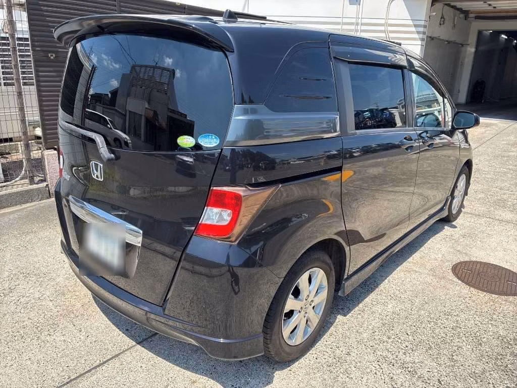 HONDA FREED SPIKE