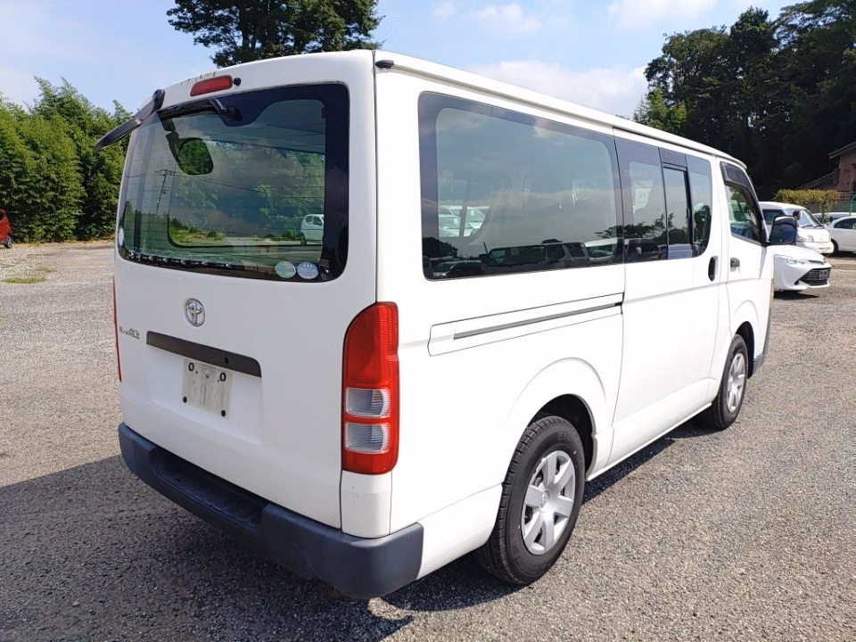 TOYOTA REGIUS ACE
