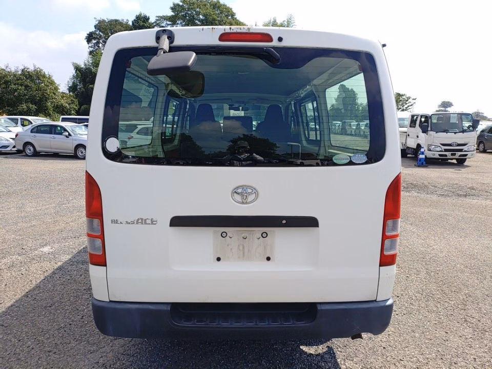 TOYOTA REGIUS ACE