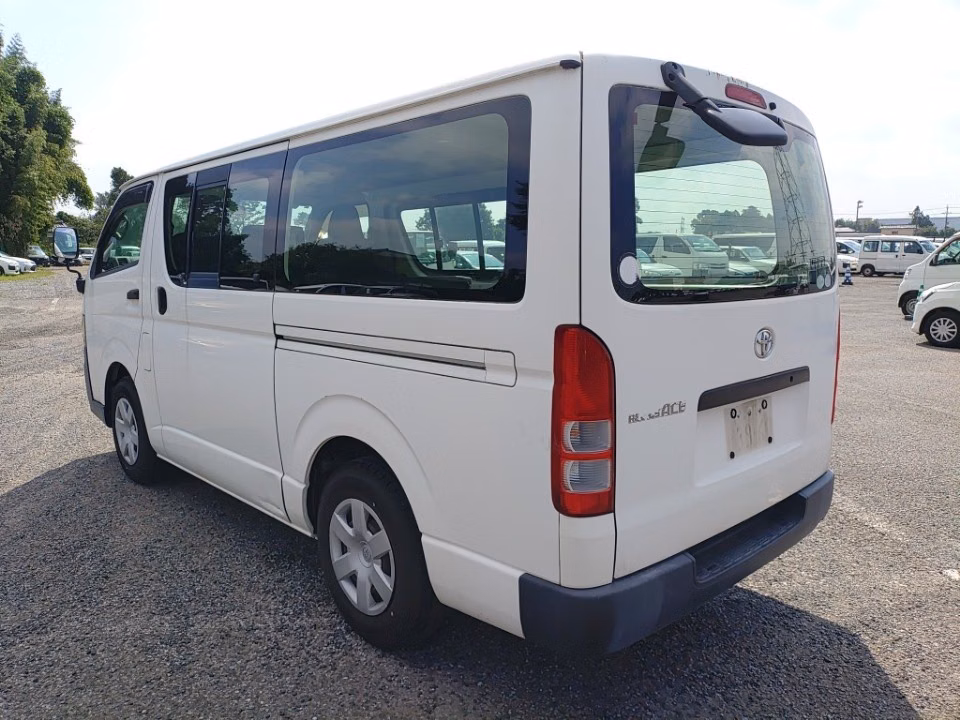 TOYOTA REGIUS ACE