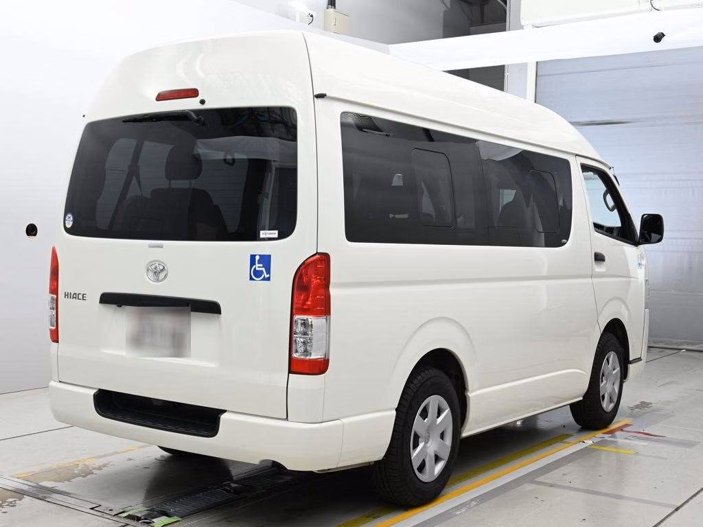 TOYOTA REGIUS ACE
