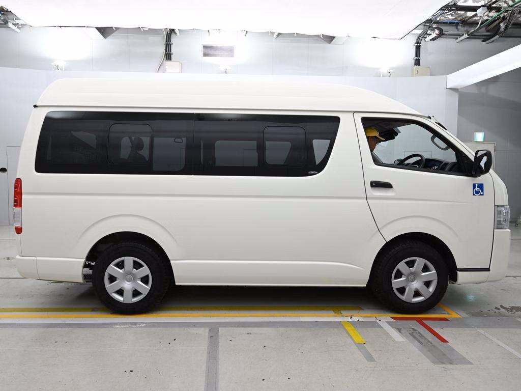 TOYOTA REGIUS ACE