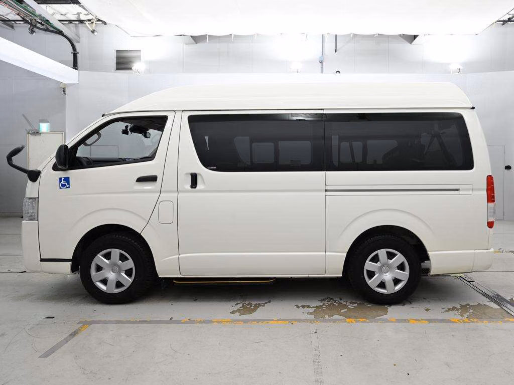 TOYOTA REGIUS ACE