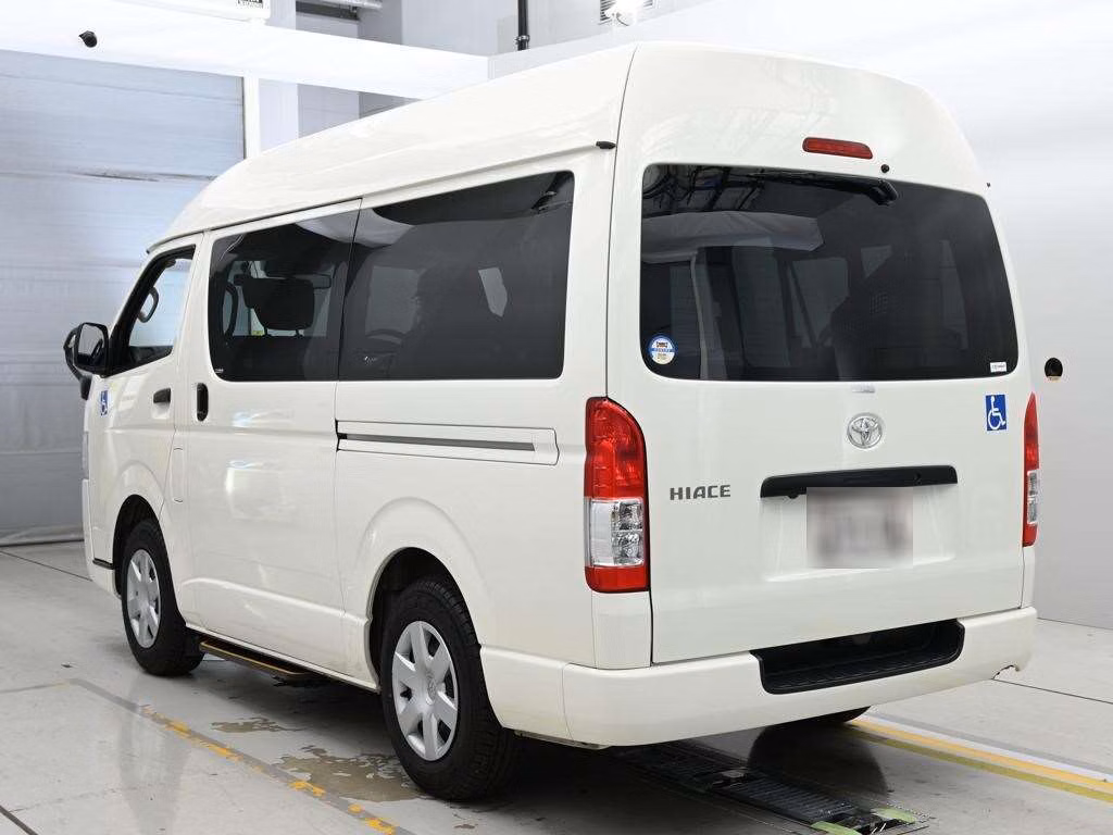 TOYOTA REGIUS ACE