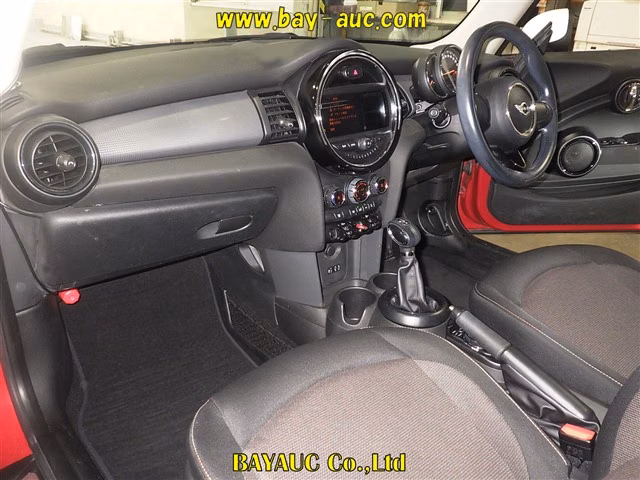 MINI HATCH