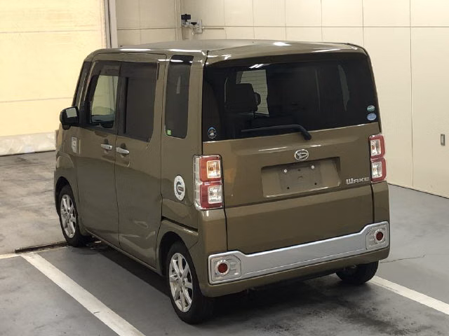 DAIHATSU WAKE
