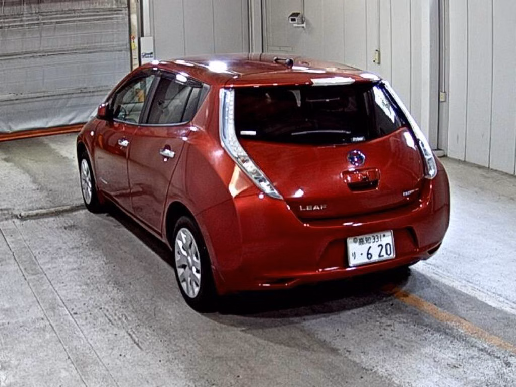 NISSAN LEAF