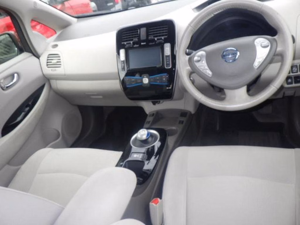 NISSAN LEAF