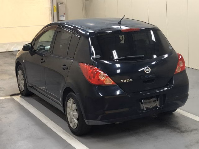 NISSAN TIIDA