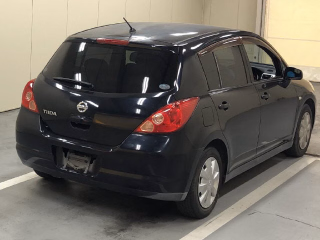 NISSAN TIIDA