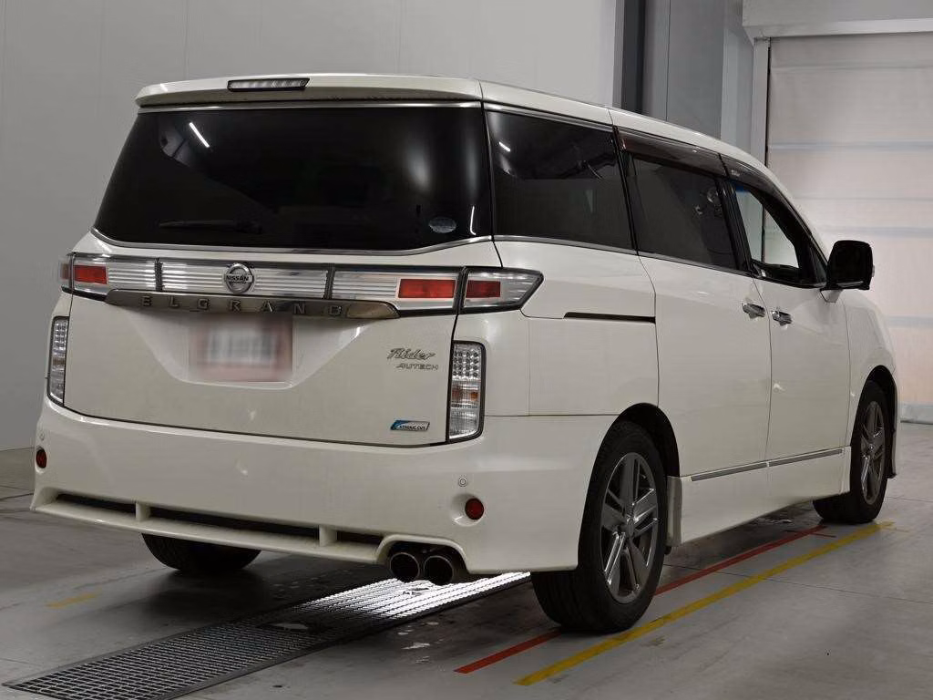 NISSAN ELGRAND