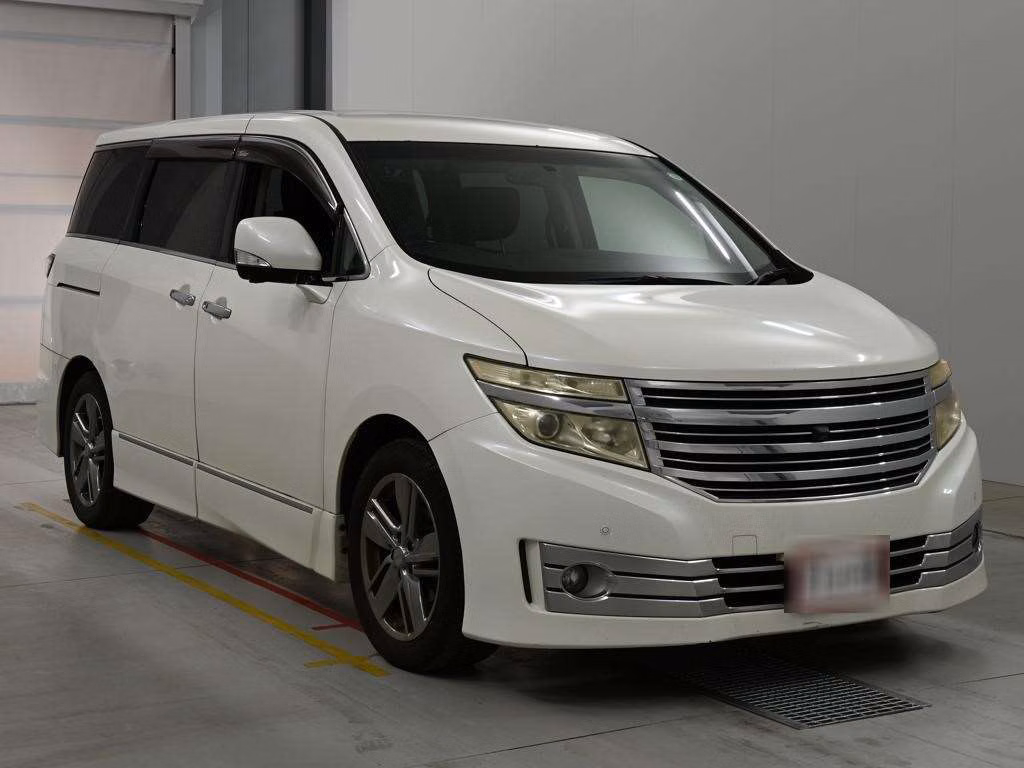 NISSAN ELGRAND