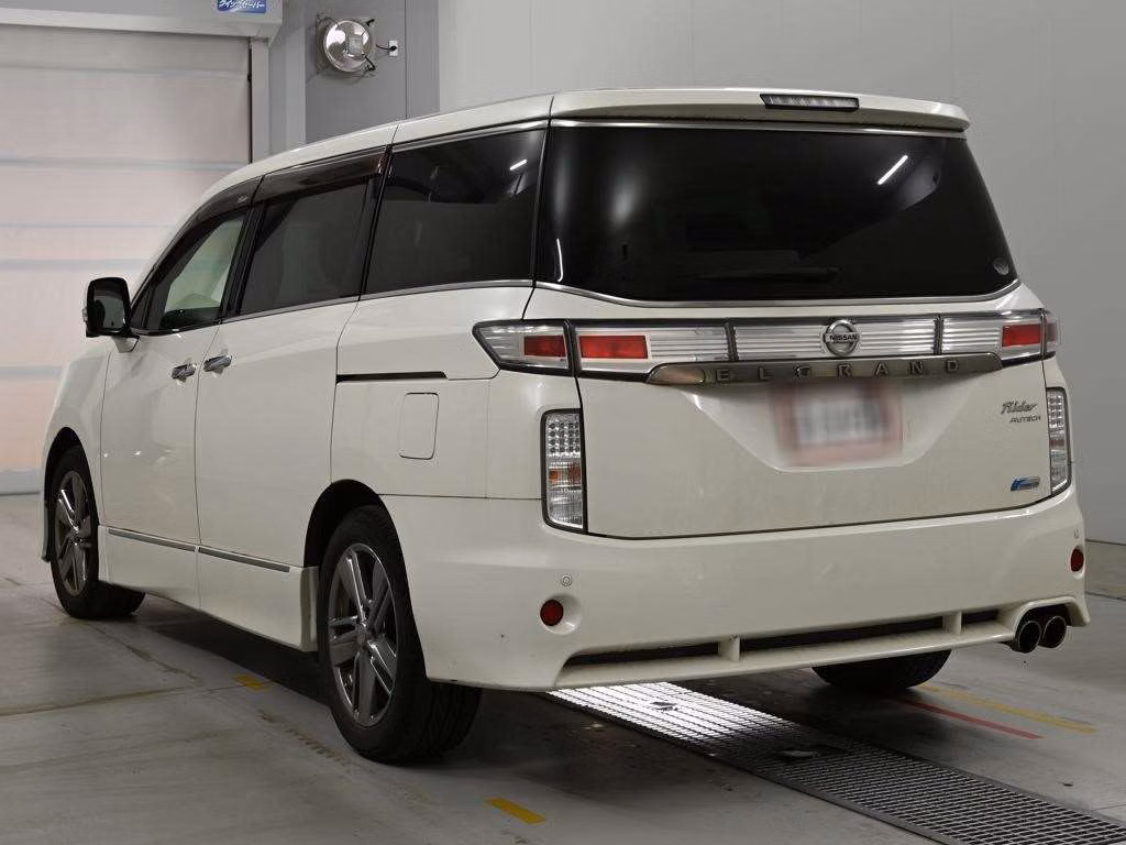 NISSAN ELGRAND