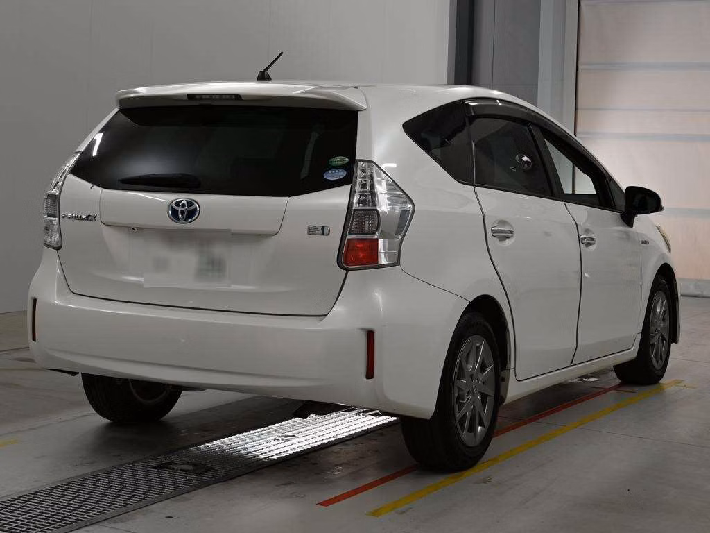 TOYOTA PRIUS ALPHA