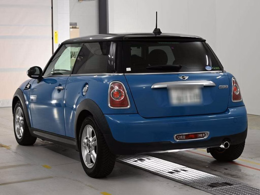 MINI HATCH