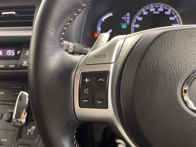 LEXUS CT200H