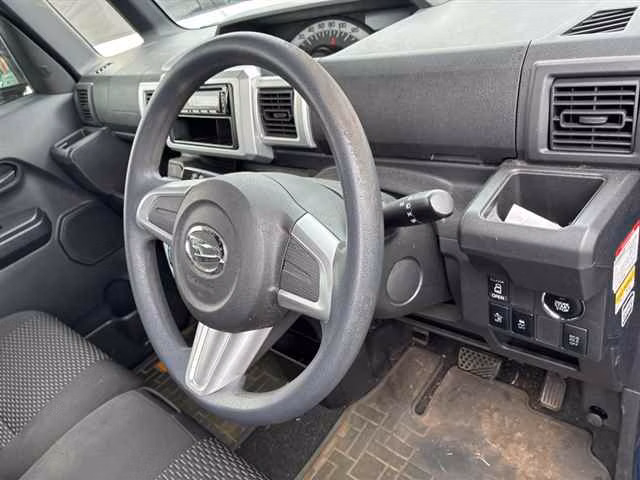 DAIHATSU WAKE