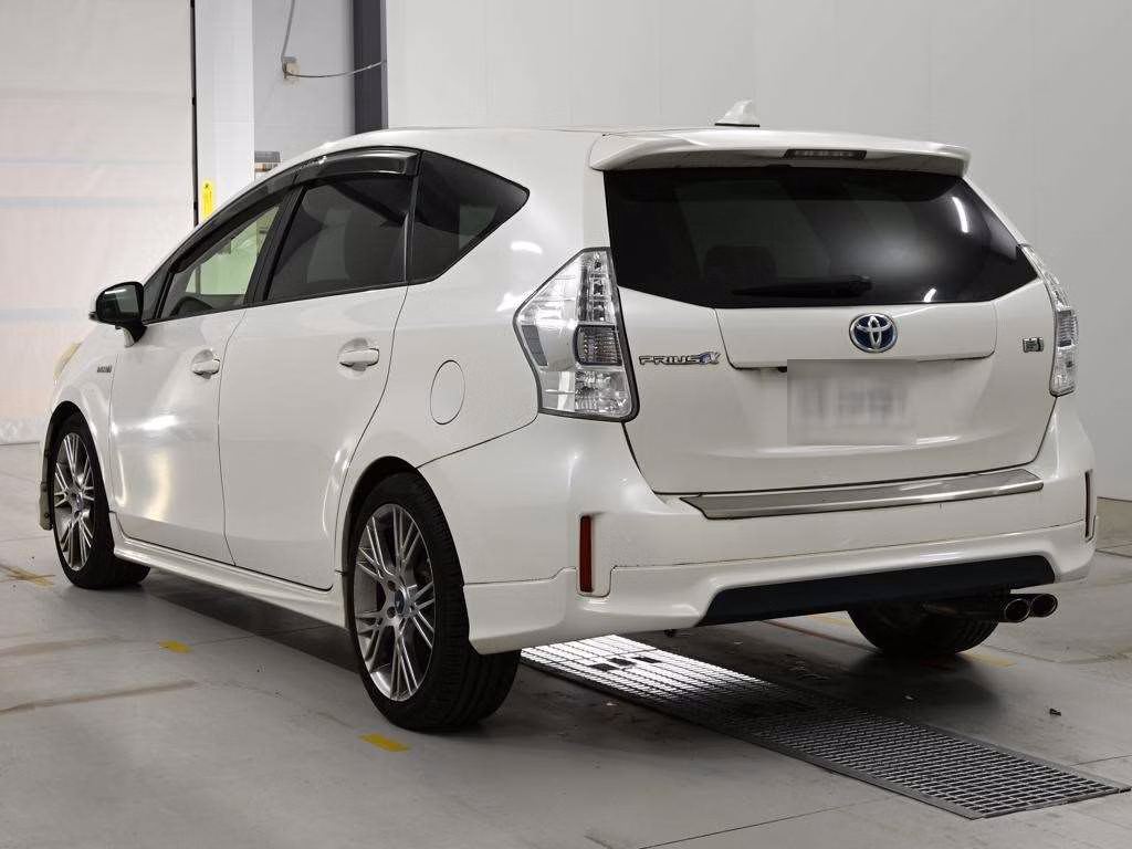 TOYOTA PRIUS ALPHA