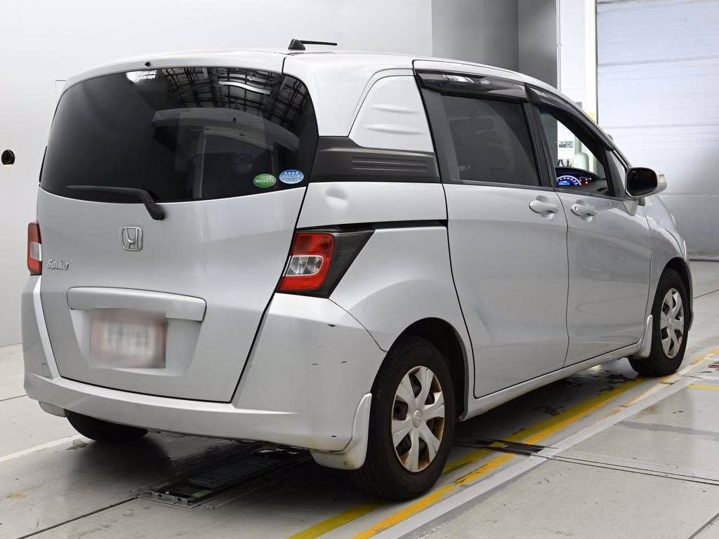HONDA FREED SPIKE