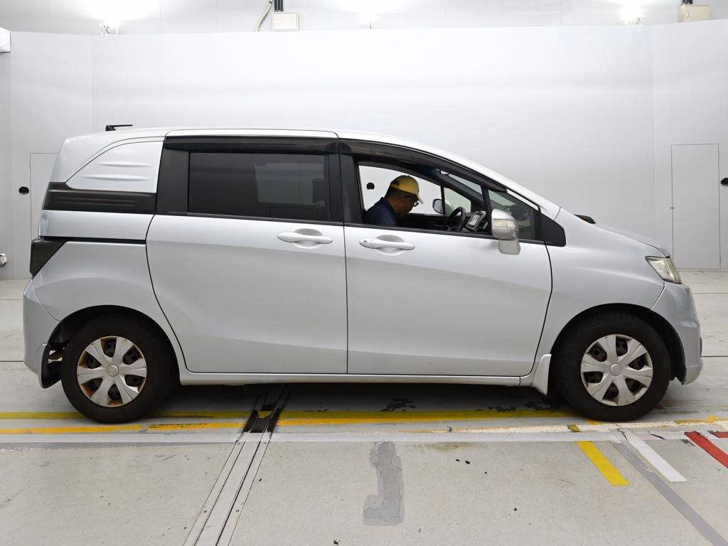 HONDA FREED SPIKE