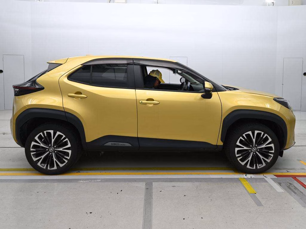 TOYOTA YARIS CROSS