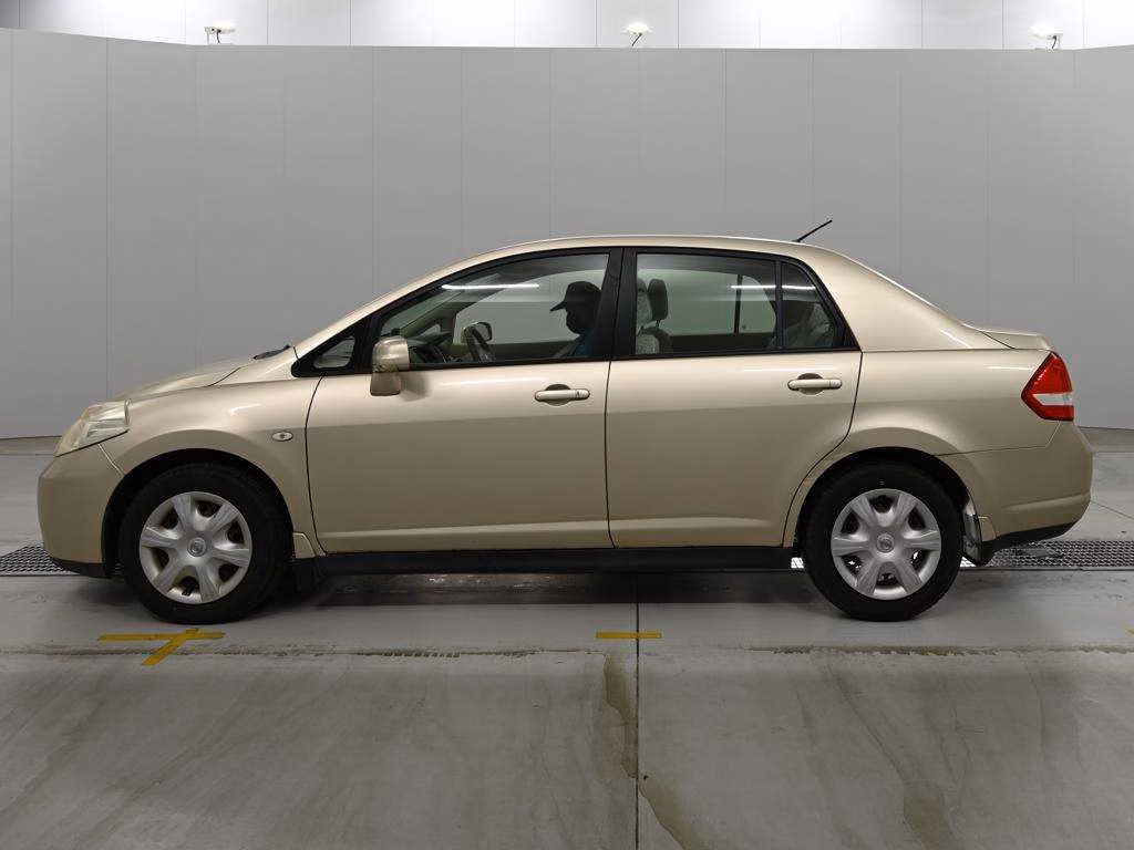NISSAN TIIDA LATIO