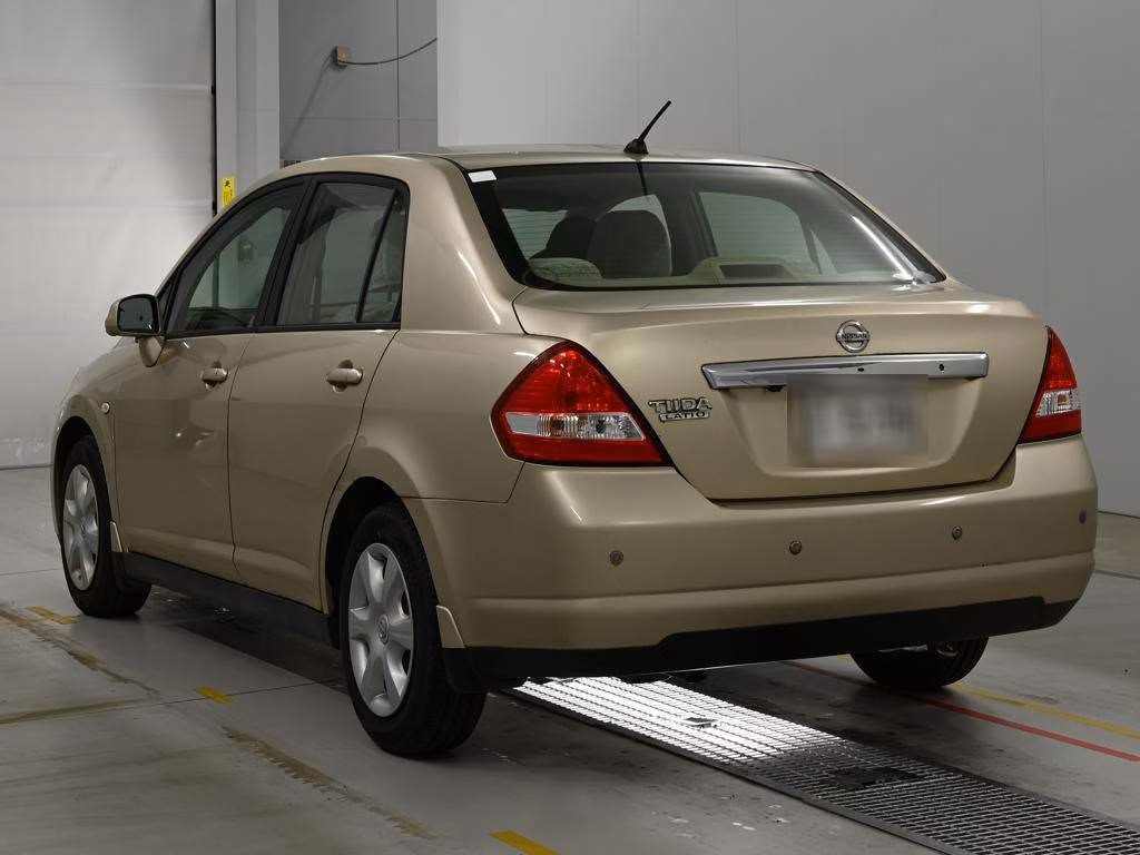 NISSAN TIIDA LATIO