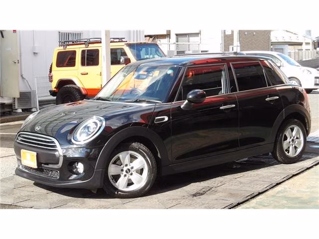 MINI HATCH