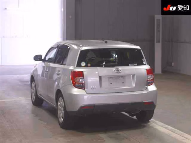 TOYOTA IST
