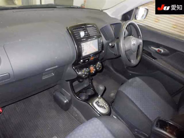 TOYOTA IST
