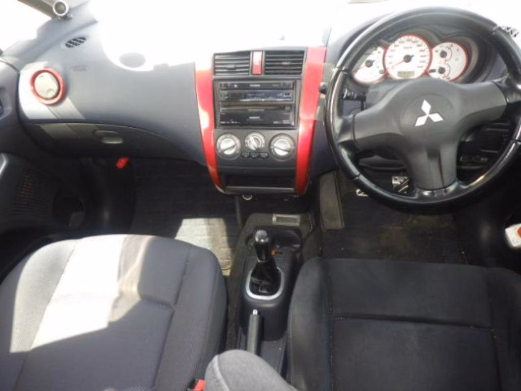 MITSUBISHI COLT