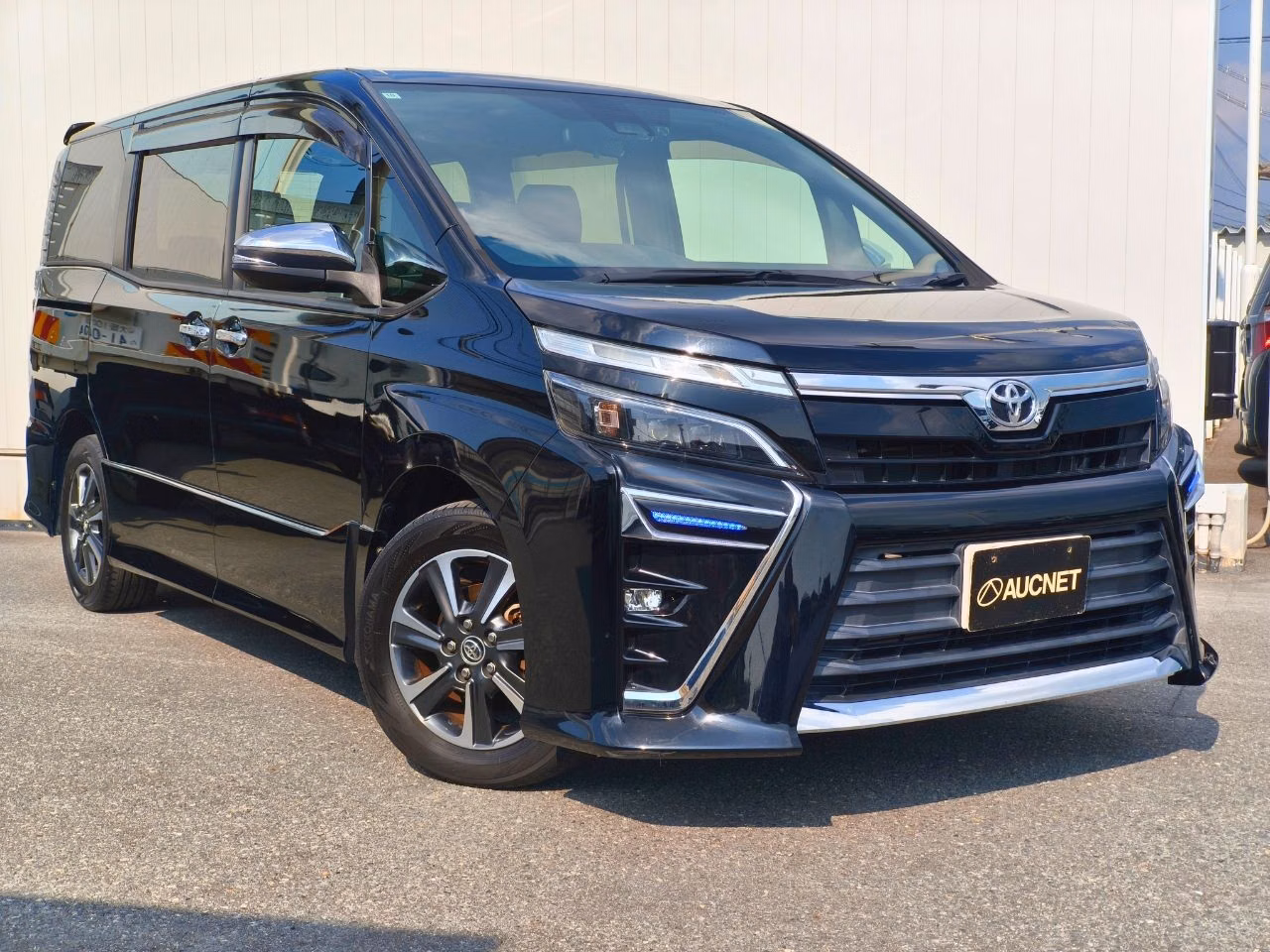 TOYOTA VOXY