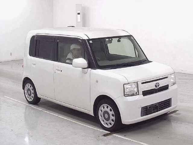 TOYOTA PIXIS SPACE