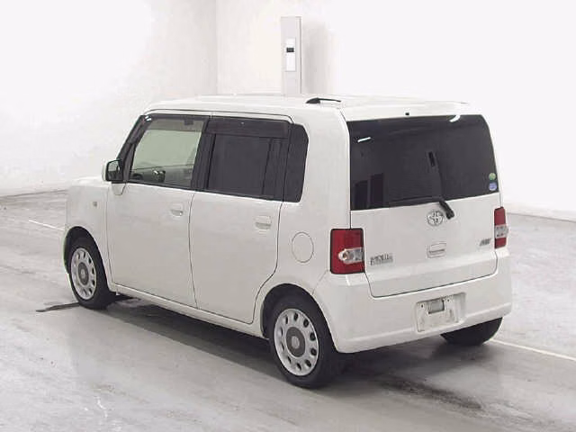 TOYOTA PIXIS SPACE