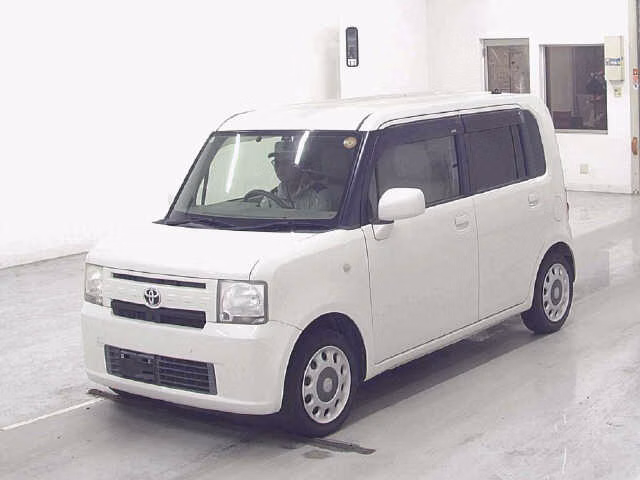 TOYOTA PIXIS SPACE
