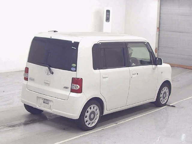 TOYOTA PIXIS SPACE