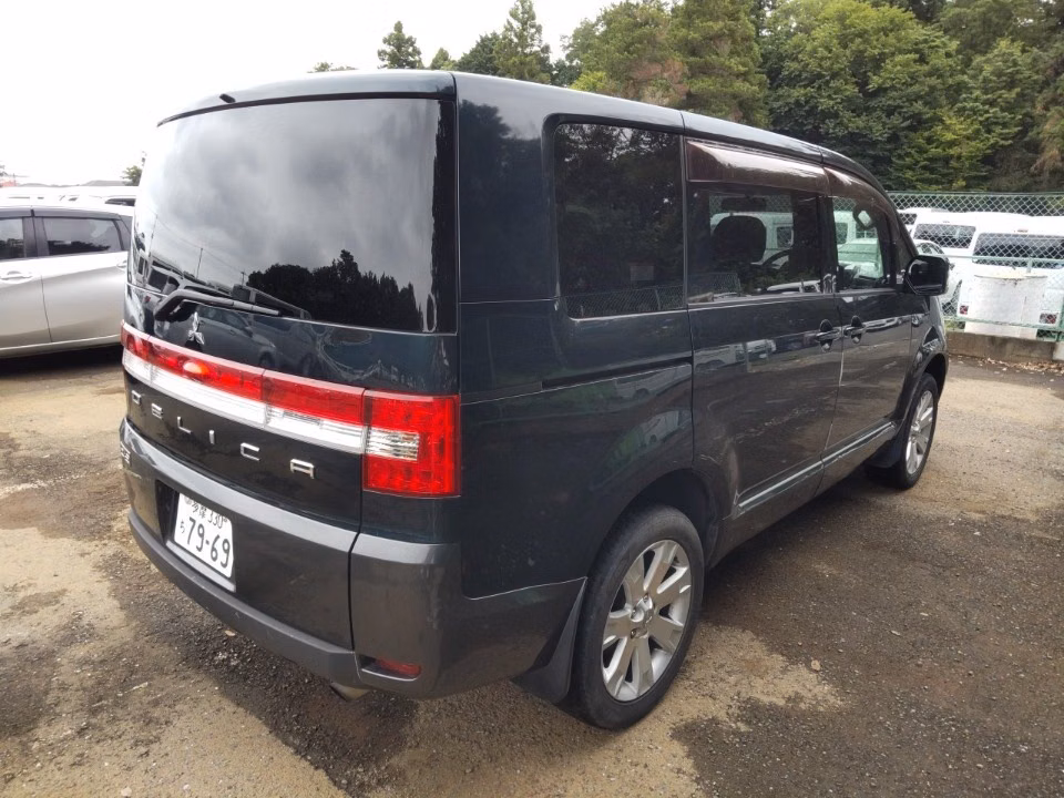 MITSUBISHI DELICA D:5