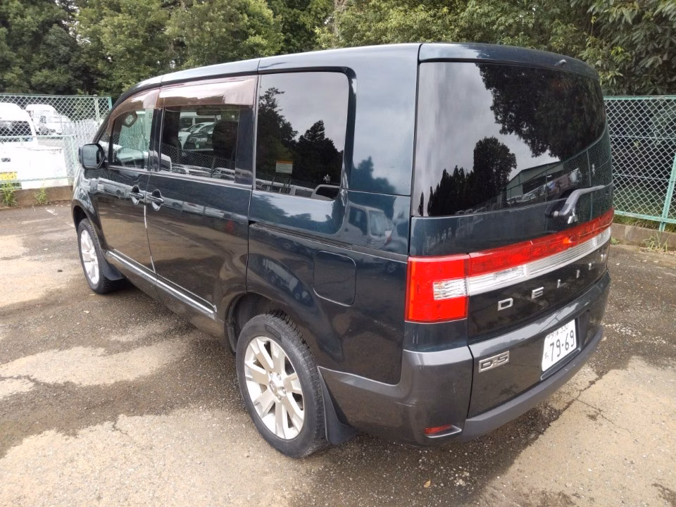 MITSUBISHI DELICA D:5
