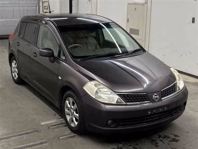 NISSAN TIIDA