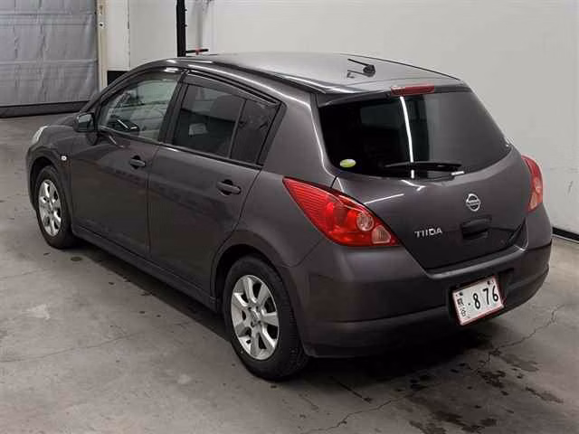 NISSAN TIIDA