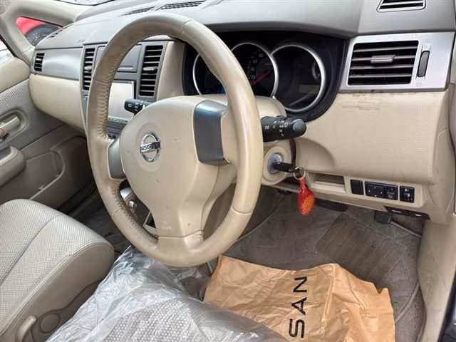 NISSAN TIIDA