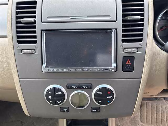 NISSAN TIIDA