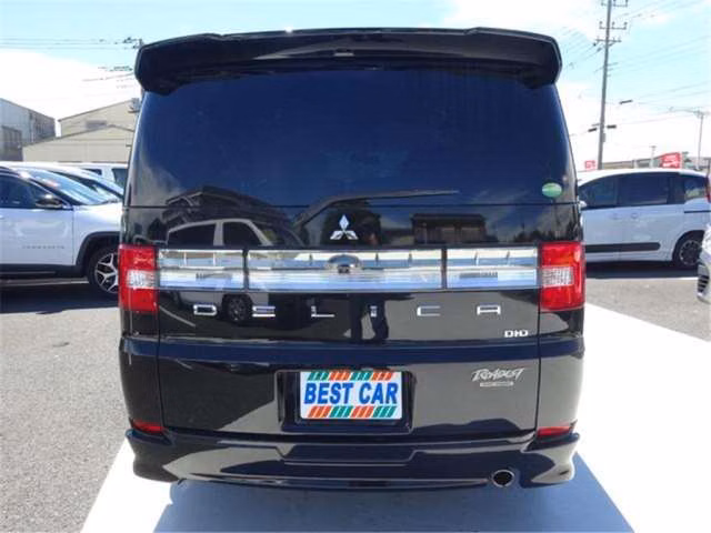 MITSUBISHI DELICA D:5