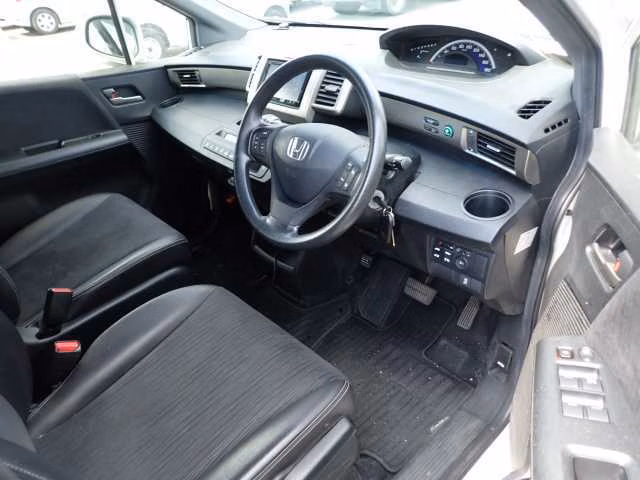 HONDA FREED SPIKE