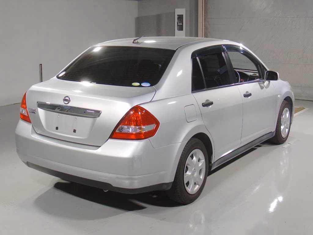 NISSAN TIIDA LATIO