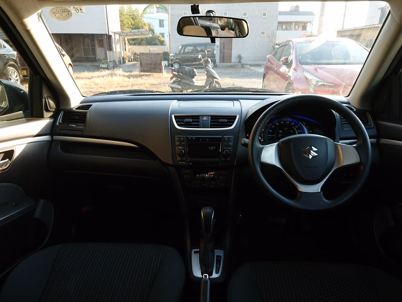 SUZUKI SWIFT