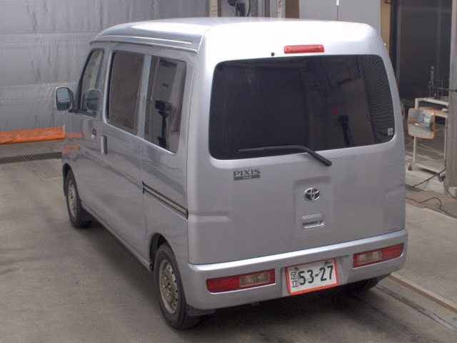 TOYOTA PIXIS VAN