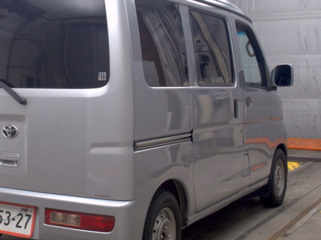 TOYOTA PIXIS VAN